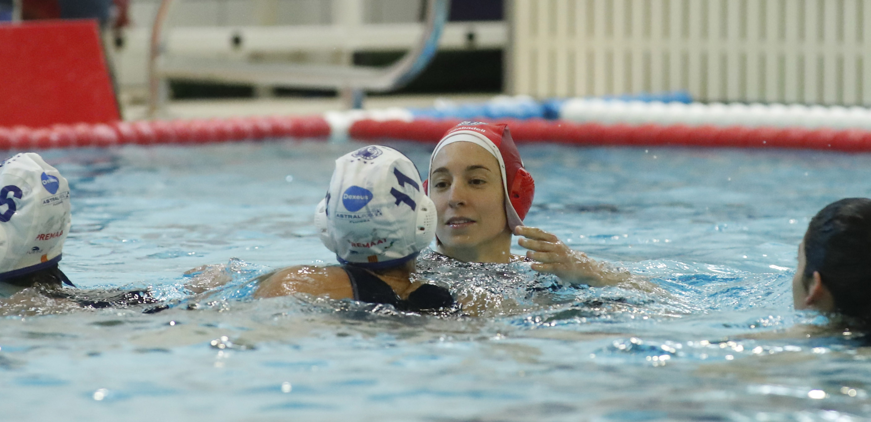 Ester, en la piscina tras un partido. Foto: RFEN/Jordi López.