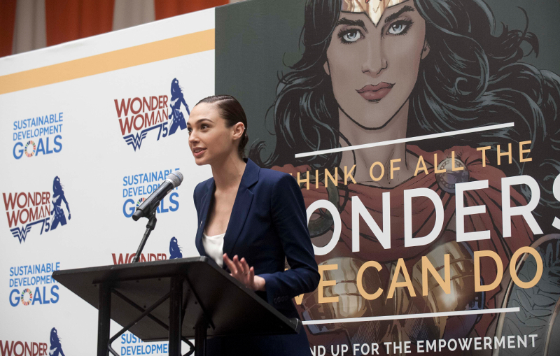 	Gal Gadot, que interpreta a Wonder Woman en las nuevas películas, durante el acto en la ONU. Foto: Kim Haughton / ONU