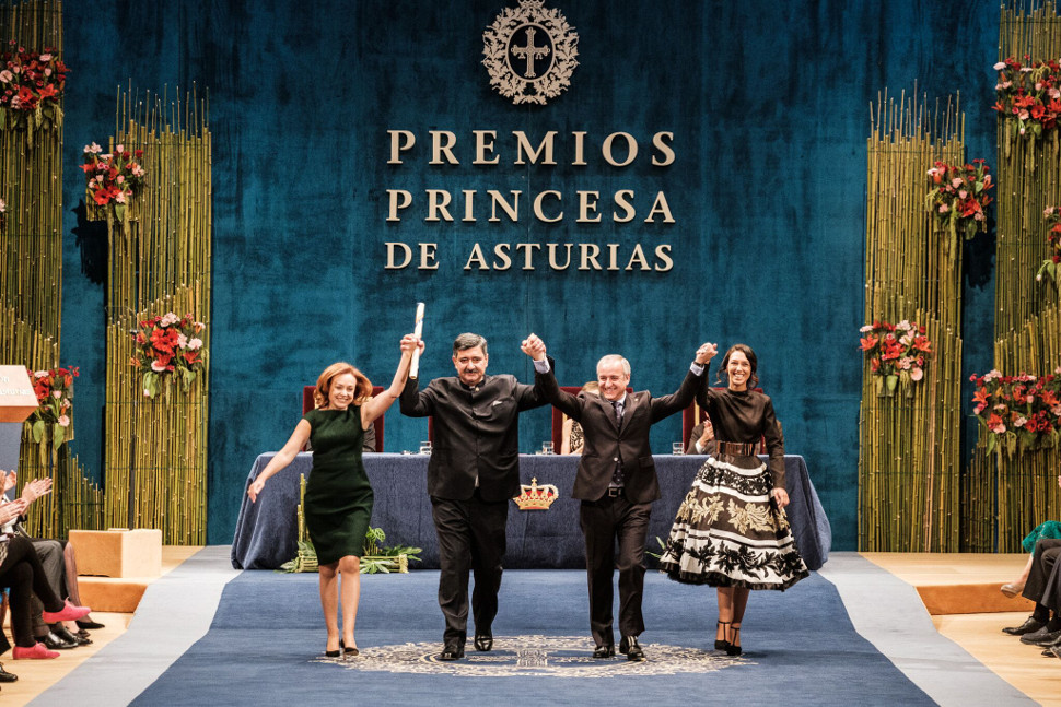 María José (a la izquierda) fue una de las encargadas de recoger el Premio Princesa de Asturias de la Concordia recibido el año pasado por la ONG