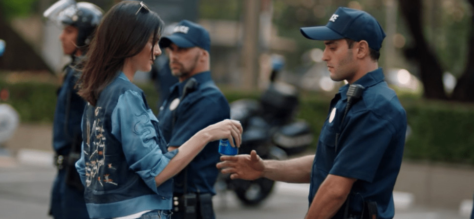 Twitter se vuelve loco (y no en el buen sentido) con el nuevo anuncio de Pepsi y Kendall Jenner