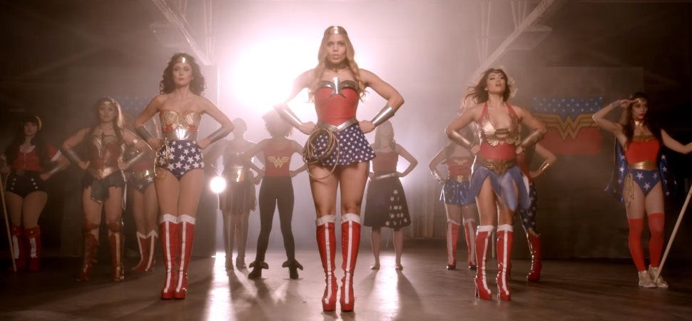 El ‘mashup’ de Wonder Woman que versiona a Beyoncé, Madonna o Nancy Sinatra