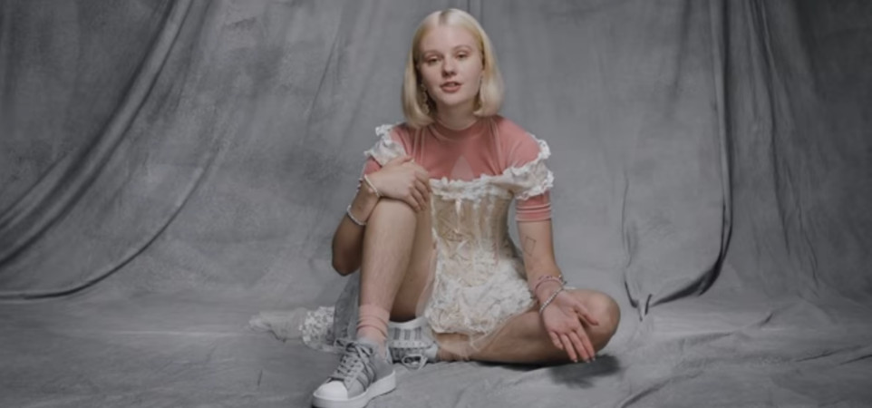 Adidas lanza campaña con una chica sin depilar y parece que a algunos les molesta