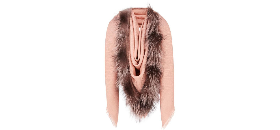 La bufanda-vagina de Fendi es el complemento del otoño