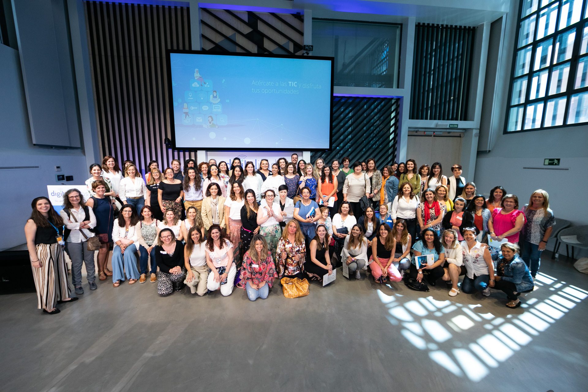 Mujeres de zonas rurales de toda España asistieron a uno de los tallerers, realizado en Google for Startups Campus Madrid. Mujeres de zonas rurales de toda España asistieron a uno de los tallerers, realizado en Google for Startups Campus Madrid.