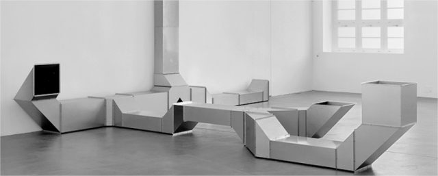Instalación ‘Vierantrohre (Square Tube)’ de Charlotte Posenenske. Foto: MACBA. Instalación ‘Vierantrohre (Square Tube)’ de Charlotte Posenenske. Foto: MACBA.