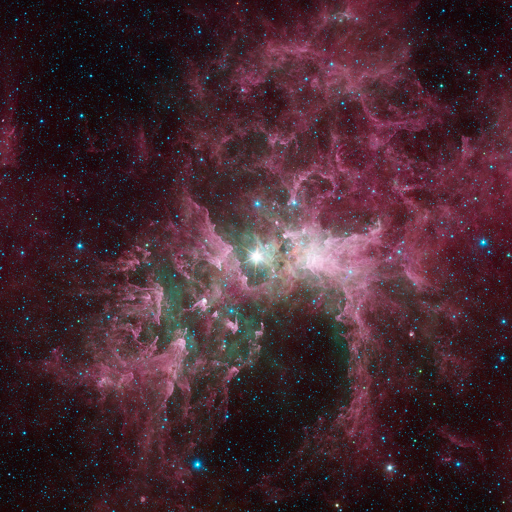 La estrella brillante en el centro de la nebulosa es Eta Carinae es una de las estrellas más masivas de la galaxia.