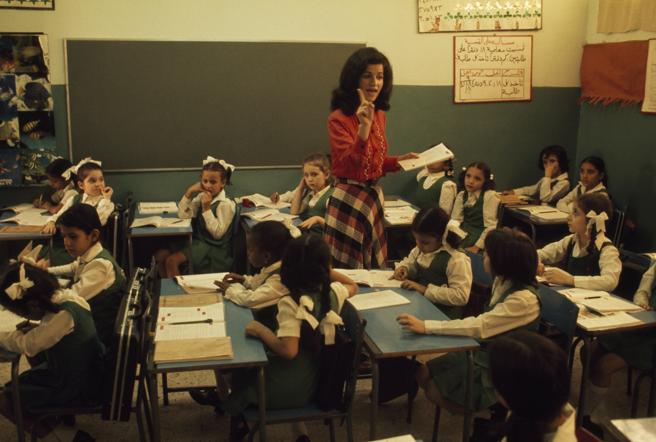 Una clase de primaria en Arabia Saudí, en 1975. Foto: Winfield Parks/National Geographic. Una clase de primaria en Arabia Saudí, en 1975. Foto: Winfield Parks/National Geographic.