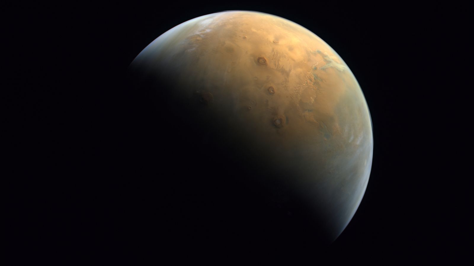 La primera imagen de Marte tomada por Hope. 