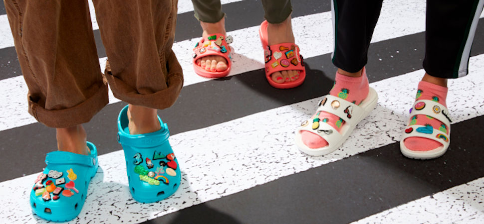 La reinvención de las Crocs: así se ha convertido el zapato más feo del mundo en un icono de la moda