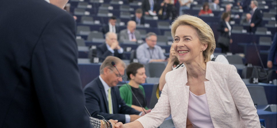Ursula Von der Leyen se compromete a incluir las cuotas de consejeras en la legislación europea