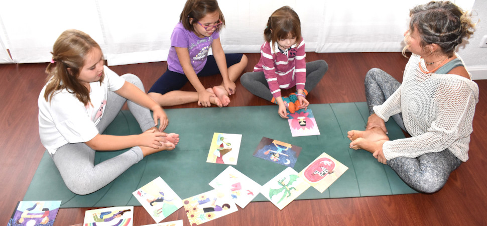 Cómo organizar una sesión de yoga en familia