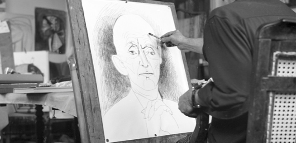Pablo Picasso dibuja un retrato de Daniel-Henry Kahnweiler en 1957.