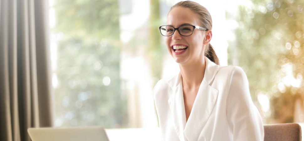 El potencial del humor para construir el liderazgo femenino