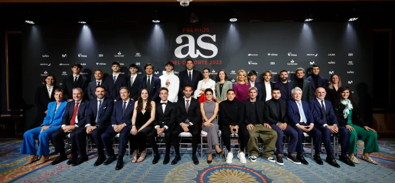 Las selecciones de fútbol, Aitana Bonmatí y Ona Carbonell, reconocidos con los Premios AS