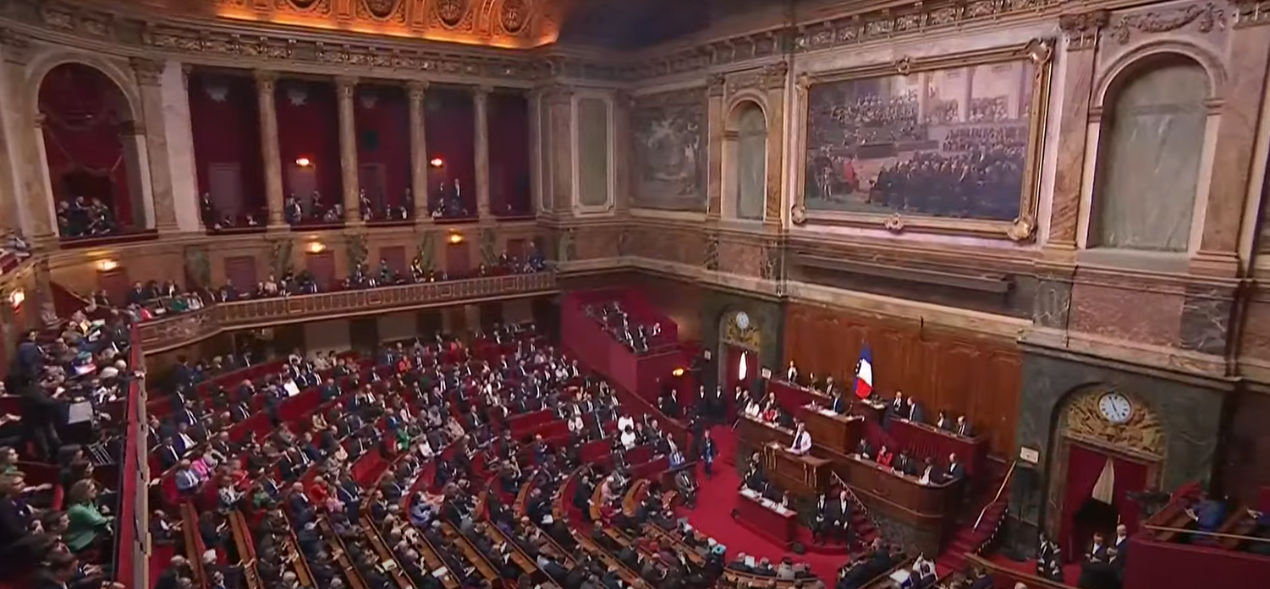 Francia blinda el derecho al aborto en su Constitución