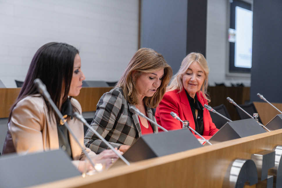 De izquierda a derecha, Cristina Delgado (Women in Retail), Val Díez (CEOE) y Marina Specht (McCann Worldgroup).