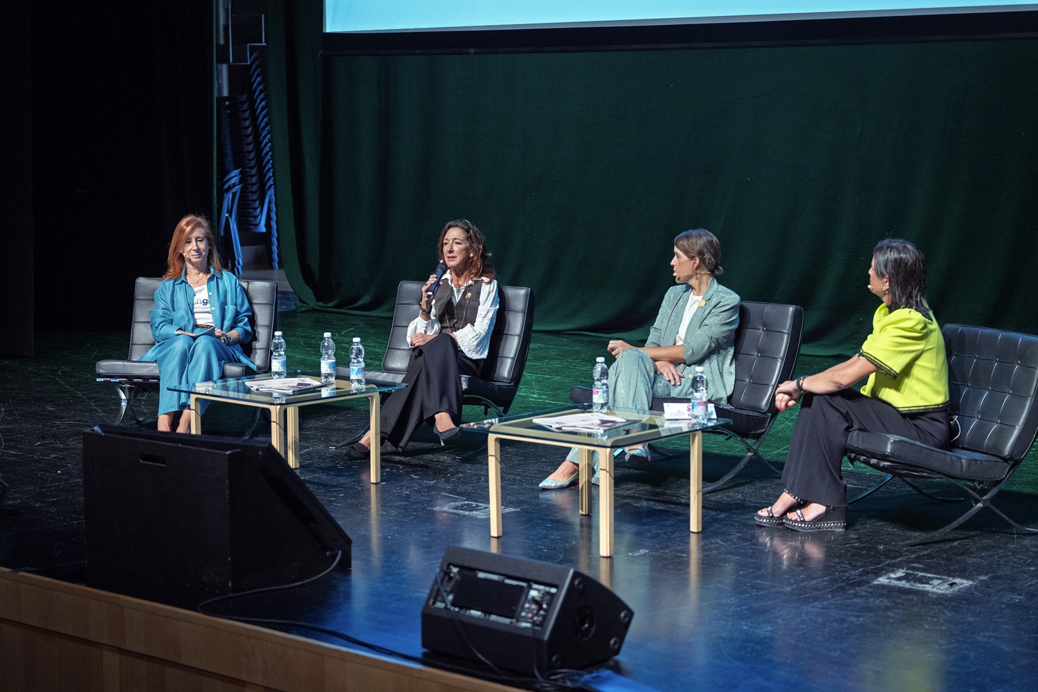 De izquierda a derecha, Marta Pérez Dorao, Sonia Díez, Laura Baena e Isabel Naranjo.