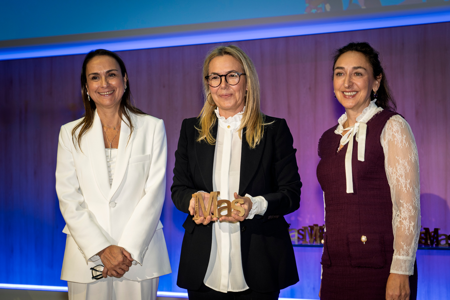 Inma Bermúdez, la elegida en el apartado de Cultura, entre Ainhara Viñarás (Shiseido) y Mónica Chao (WAS).