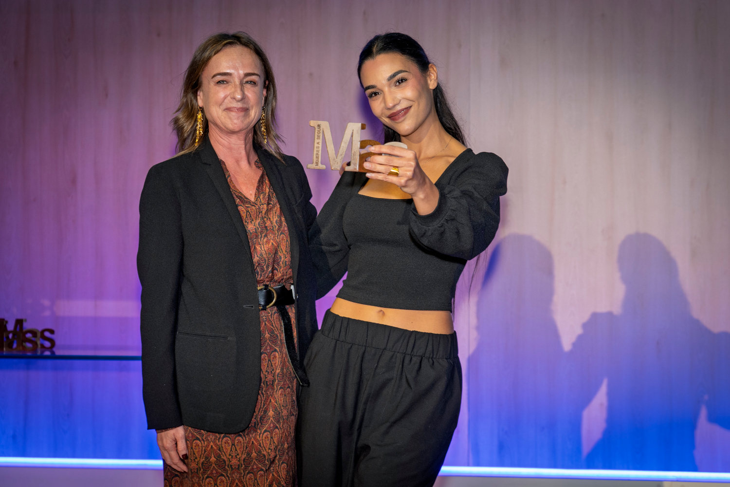 Elisa Brustoloni (Dentsu), con Paula Muñoz, una de las fundadoras de Ac2ality, ganadoras del Premio MAS Innovación.