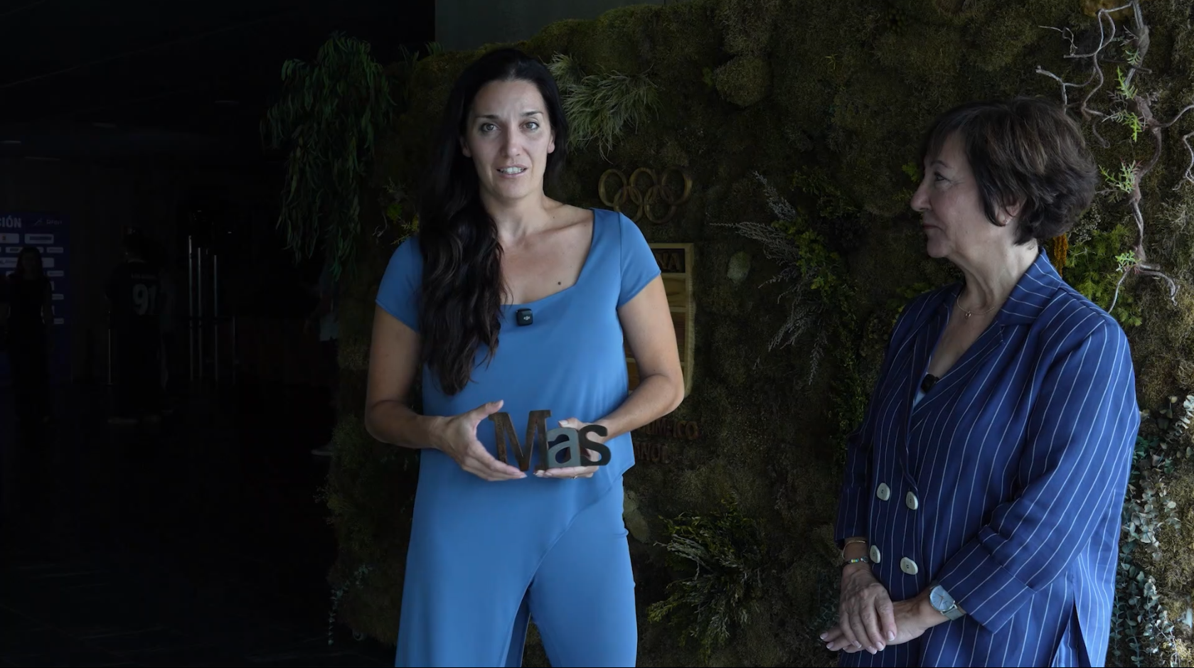 Andrea Fuentes, entrenadora del equipo nacional de natación artística y ganadora en la categoría de Deporte, recibió su premio días antes en la sede del COE.