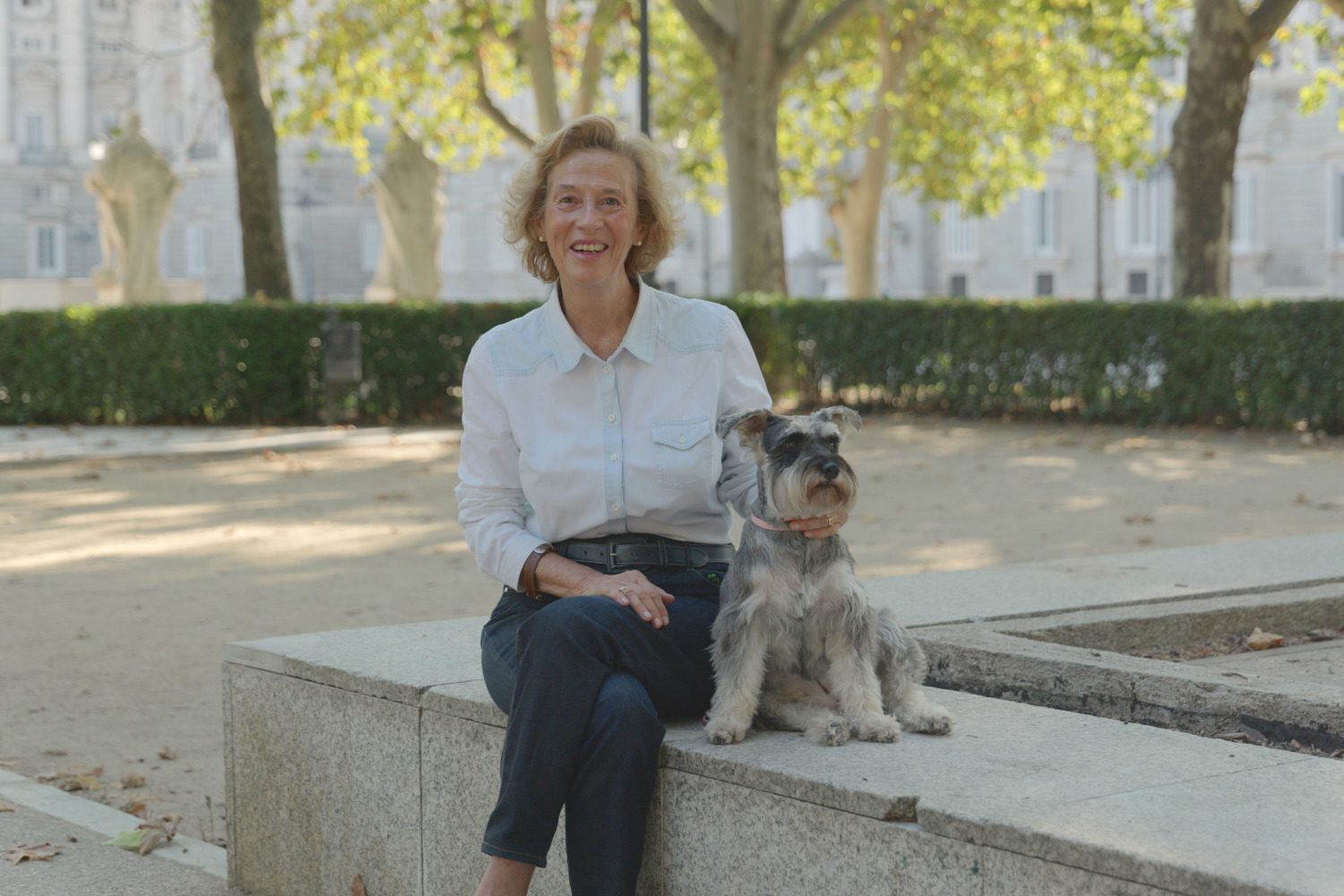 Navarro posa con su perrita Barbie. Navarro posa con su perrita Barbie.