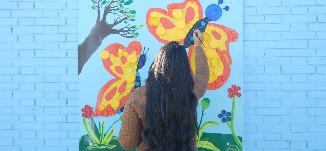 Estudiantes y voluntarios impulsan la renaturalización del barrio sevillano de Torreblanca