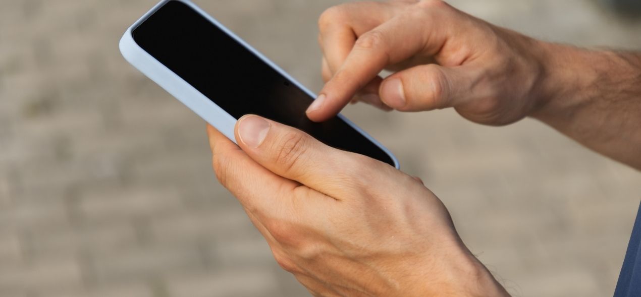 Los hombres dedican el doble de tiempo que las mujeres a ligar por internet