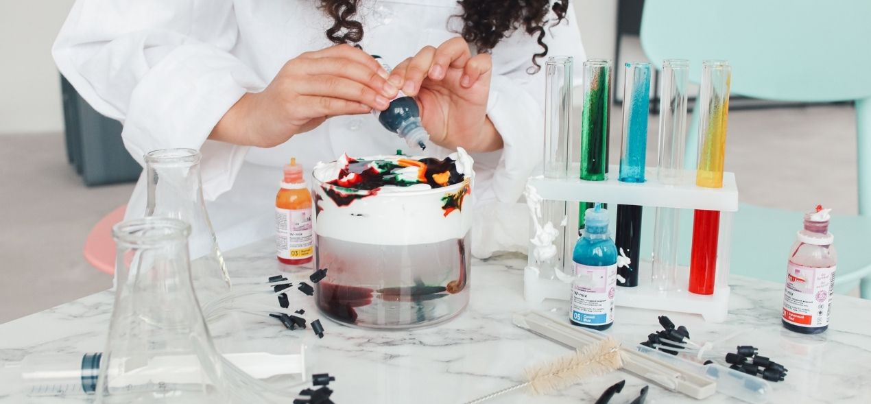 ‘Damos con la tecla’, un manual gratuito para despertar vocaciones científicas y tecnológicas entre las niñas