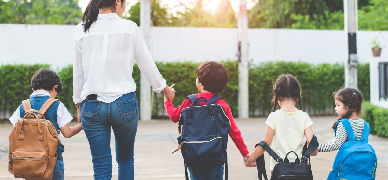 Un estudio desmonta el mito: que las madres trabajen no influye en el desarrollo infantil