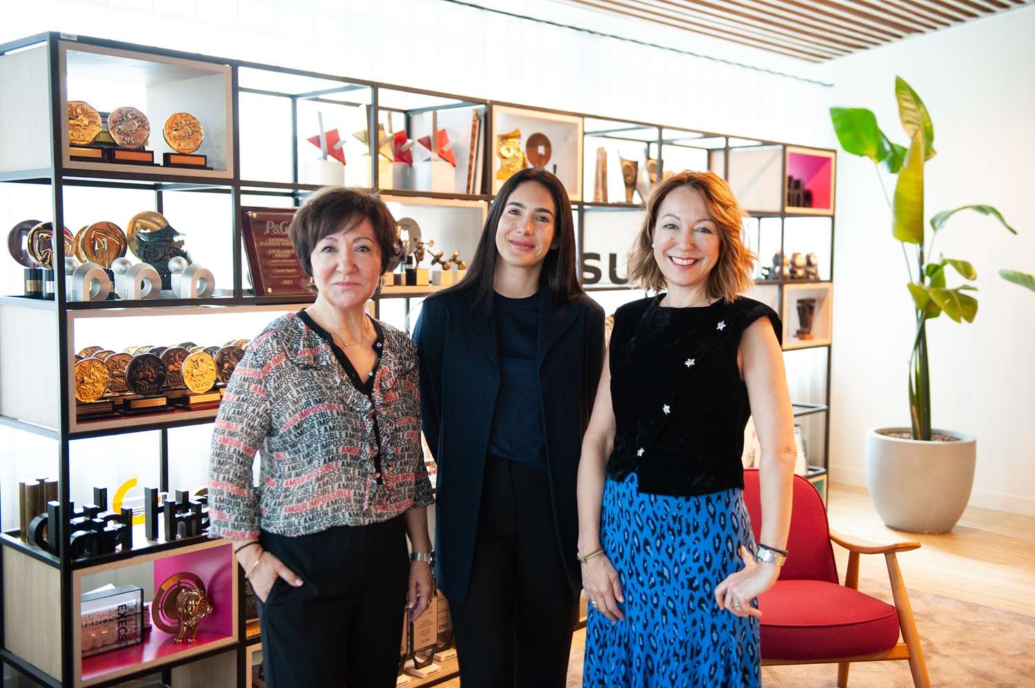 Regina Polanco fue entrevistada por Esther Valdivia, editora de MAS, y Marina Bugallal, ‘general counsel EMEA’ en Dentsu Regina Polanco fue entrevistada por Esther Valdivia, editora de MAS, y Marina Bugallal, ‘general counsel EMEA’ en Dentsu