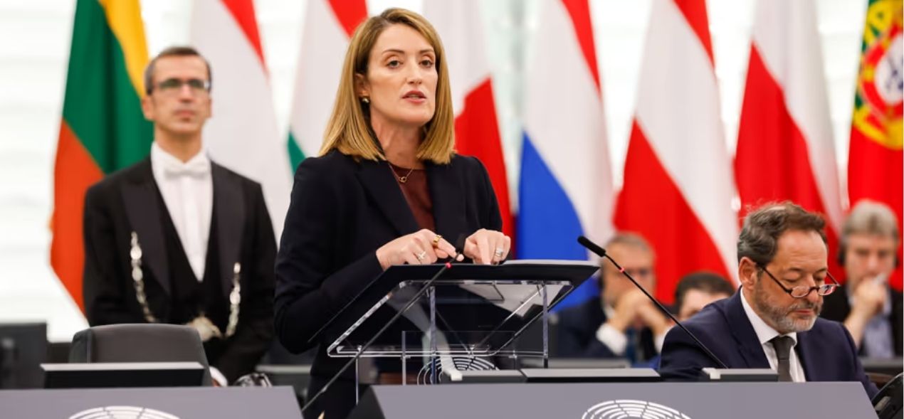 La presidenta del Parlamento Europeo denuncia que 60 eurodiputadas han sido víctimas de ‘deepfakes’ sexuales