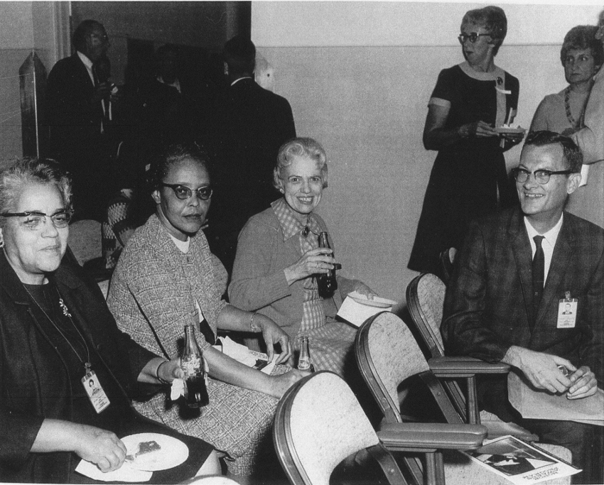 A la izquierda Dorothy Vaughan junto a otras ‘computadoras humanas’ en la NACA. Foto: NASA