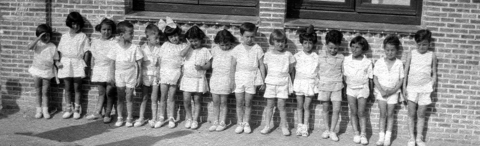 Un grupo de párvulos del Instituto-Escuela, en 1923. Jimena Menénndez Pidal dirigía entonces el centro