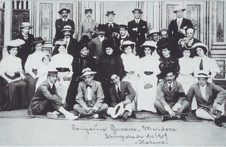 La compañía teatral de María Guerrero y Fernando Díaz de Mendoza, en 1907. Imagen: Centro Dramático Nacional