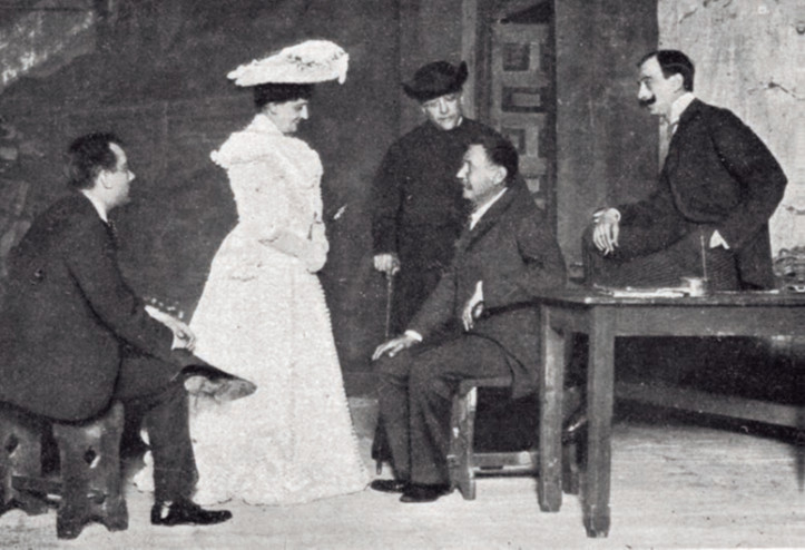 María Guerrero, junto a Alfredo Cirera, Benito Pérez Galdós, Fernando Díaz de Mendoza y Mariano Díaz de Mendoza, en 1903. Imagen: Centro Dramático Nacional