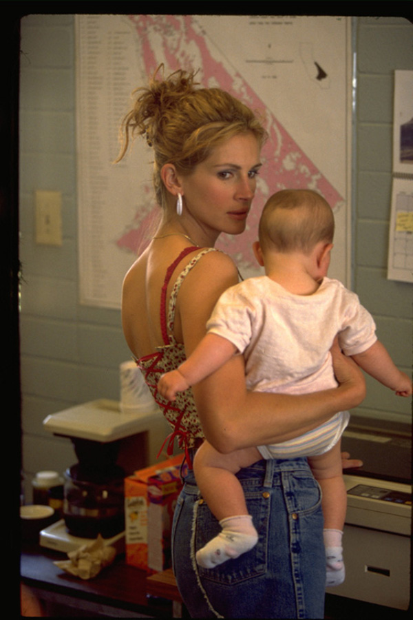 Julia Roberts interpretando a Erin Brokovich. Foto: IMDB/Universal Pictures, Inc.