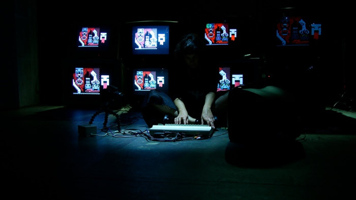 La española Raquel Meyers presenta el domingo ‘Keys of Fury’, una ‘performance’ realizada con una computadora Commodore 64. Foto: E.P. Baron/ La Casa Encendida La española Raquel Meyers presenta el domingo ‘Keys of Fury’, una ‘performance’ realizada con una computadora Commodore 64. Foto: E.P. Baron/ La Casa Encendida
