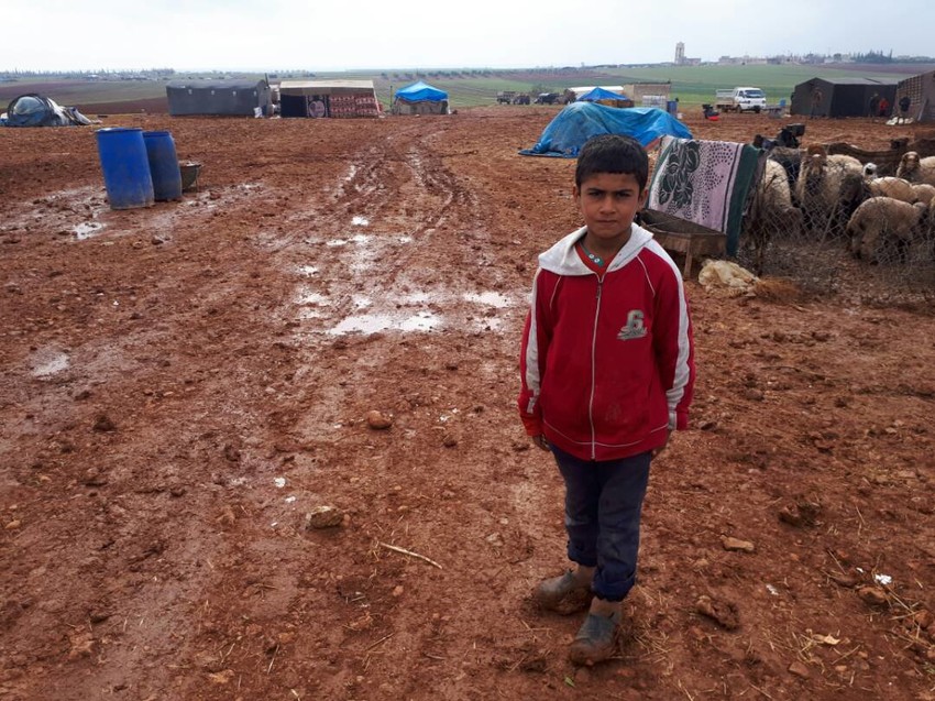 Un niño en un campamento en la ciudad de Idlib, situadada al noroeste del país