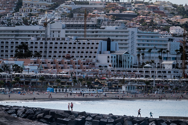 Playa del Beril, Tenerife. Las edificaciones ocupan la mayor parte de la servidumbre de protección del DPMT en este punto.