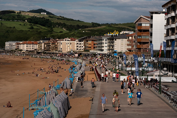 Zarautz, Guipúzcoa. Aquí el único tramo de playa no cercado por viviendas es el imprescindible campo de golf. 